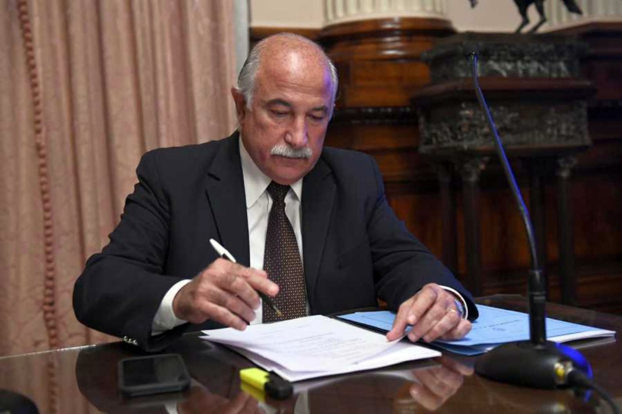 Mario fiad presentó una batería de proyectos para afrontar la crisis