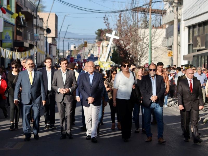Honramos a nuestro Santísimo Salvador