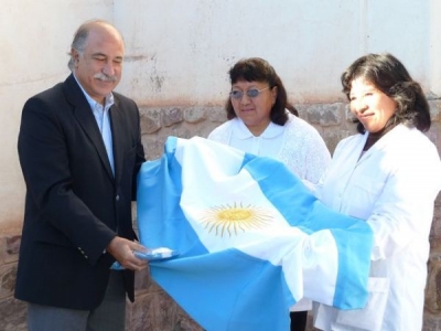 Mario Fiad realizó donaciones a escuela de la localidad de Uquía