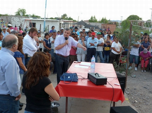 Fiad visitó vecinos del asentamiento ‘Néstor Kirchner’ de Monterrico