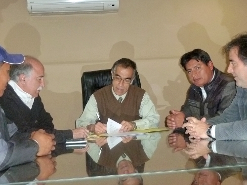 FIRMA DE CONVENIO EN IVUJ. PROGRAMA FEDERAL “MEJOR VIVIR 2” PARA MUNICIPIOS GOBERNADOS POR EL RADICALISMO