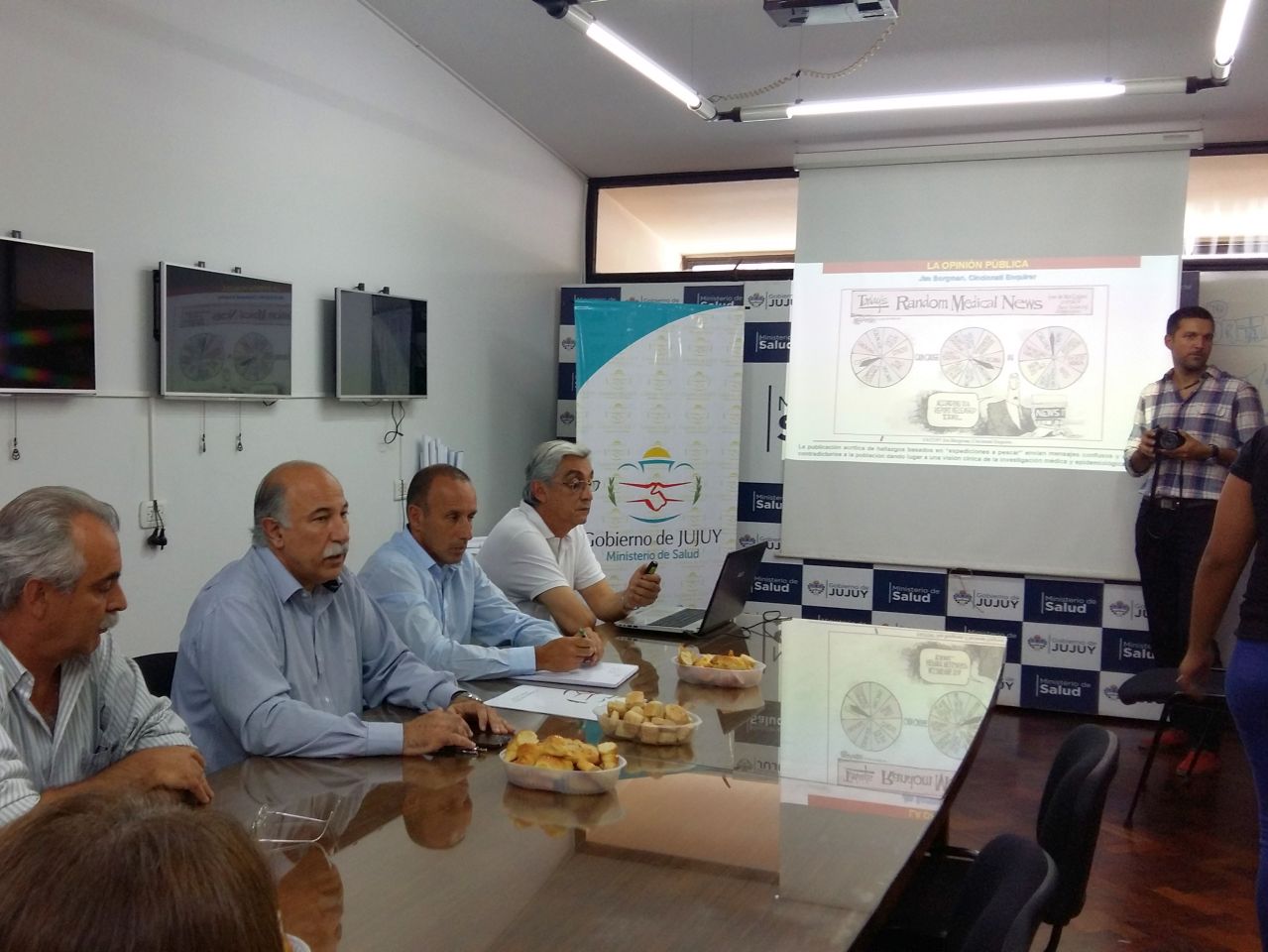 Mesa de diálogo para actualizar y transparentar información del mosquito Aedes Aegypti